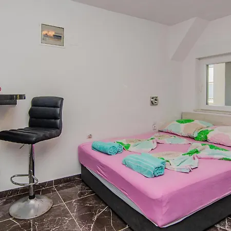 Lovely In With Wifi Apartament Vir
