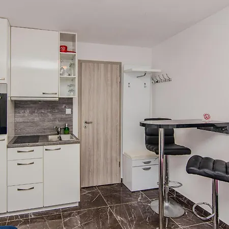 Appartement Lovely In With Wifi Vir